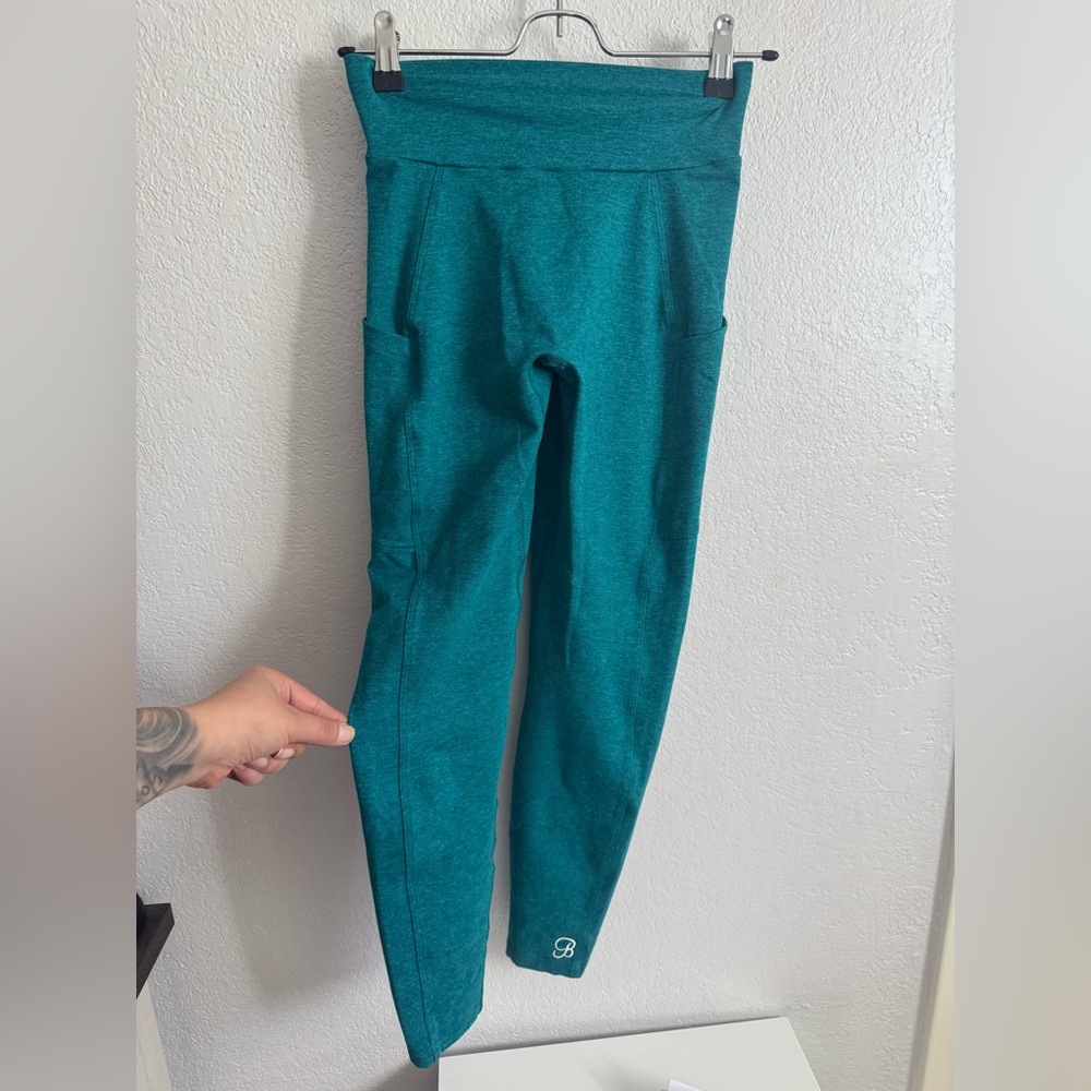 Bombshell Sportswear v back lagoon leggings